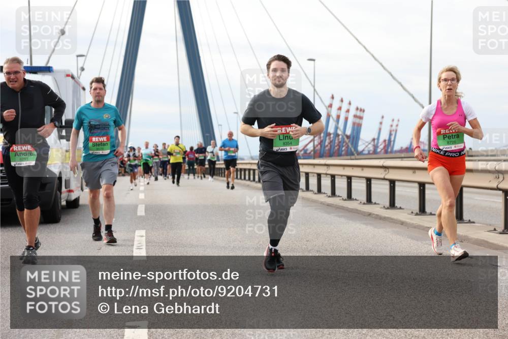 03.10.2025 - Köhlbrandbrückenlauf Lena Gebhardt http://msf.ph/oto/9204731 03.10.2025 15:58:12 Position 2 8711, 8570, 8354, 8726 meine-sportfotos.de