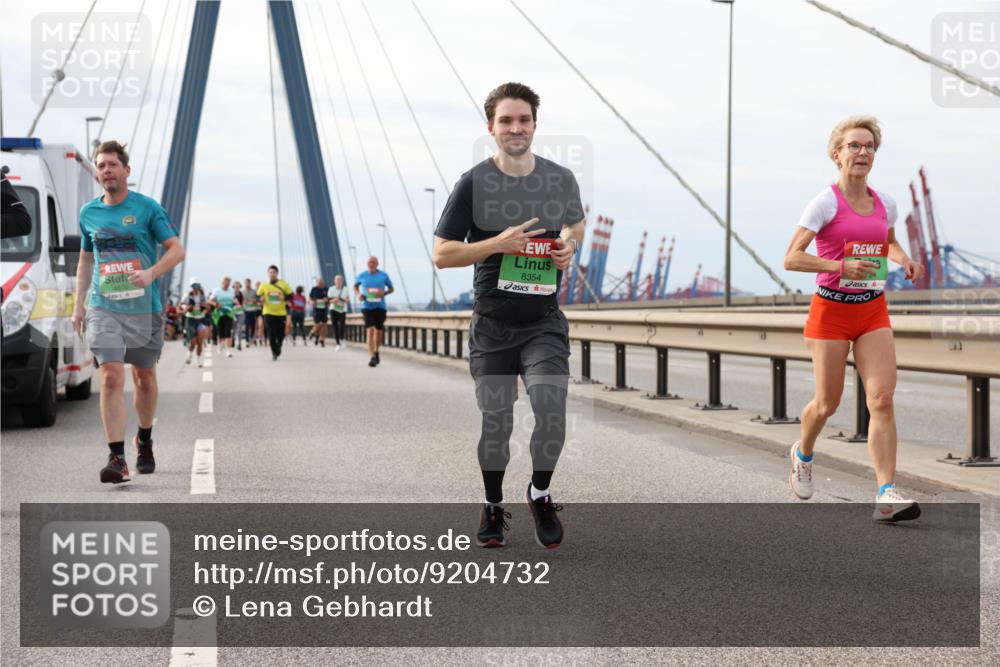 03.10.2025 - Köhlbrandbrückenlauf Lena Gebhardt http://msf.ph/oto/9204732 03.10.2025 15:58:13 Position 2 8570, 8354 meine-sportfotos.de