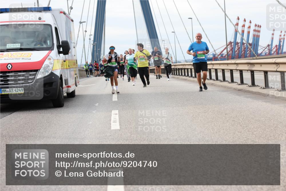 03.10.2025 - Köhlbrandbrückenlauf Lena Gebhardt http://msf.ph/oto/9204740 03.10.2025 15:58:16 Position 2 42, 85, 4, 4249 meine-sportfotos.de