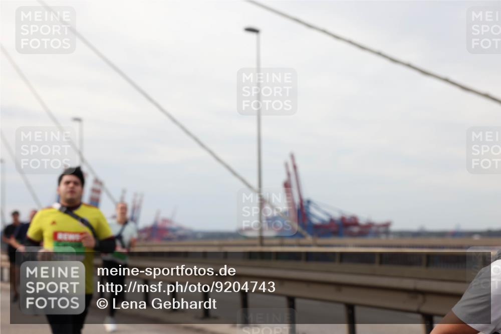 03.10.2025 - Köhlbrandbrückenlauf Lena Gebhardt http://msf.ph/oto/9204743 03.10.2025 15:58:19 Position 2  meine-sportfotos.de