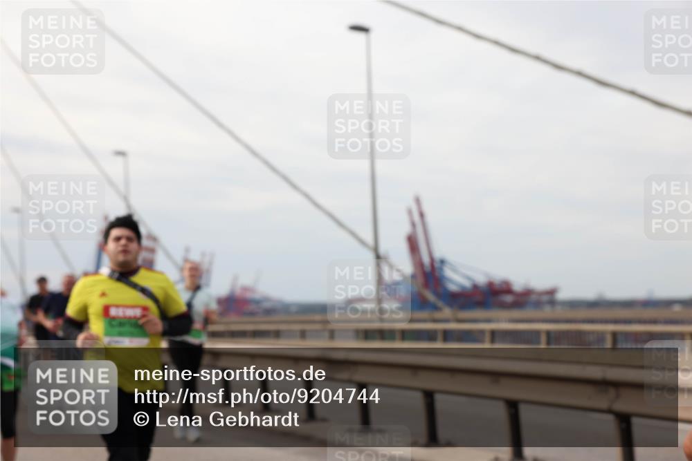 03.10.2025 - Köhlbrandbrückenlauf Lena Gebhardt http://msf.ph/oto/9204744 03.10.2025 15:58:19 Position 2  meine-sportfotos.de