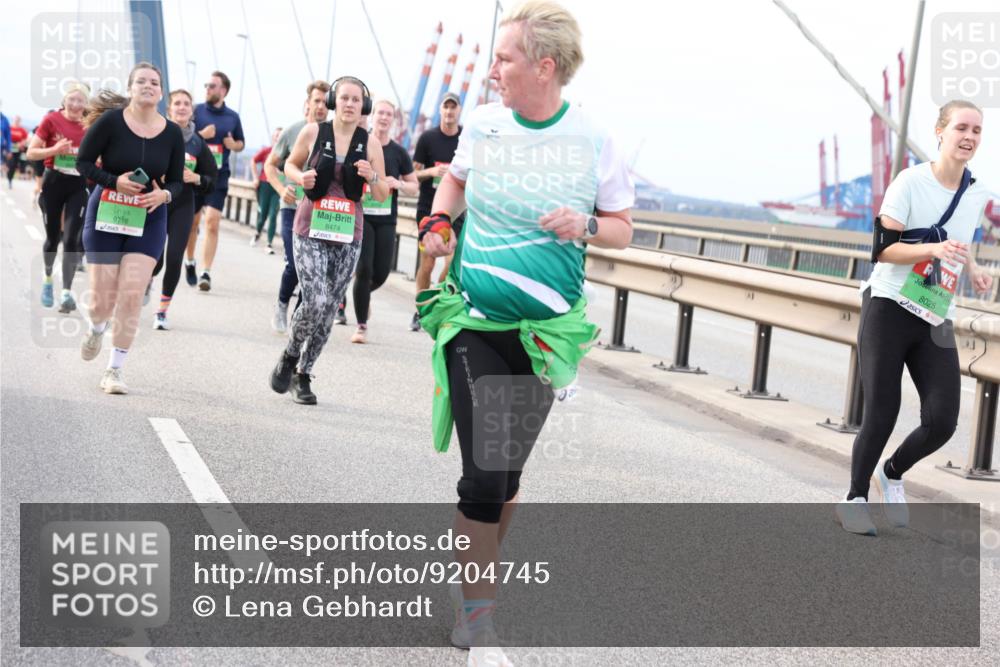 03.10.2025 - Köhlbrandbrückenlauf Lena Gebhardt http://msf.ph/oto/9204745 03.10.2025 15:58:20 Position 2 9716, 8474, 8025 meine-sportfotos.de