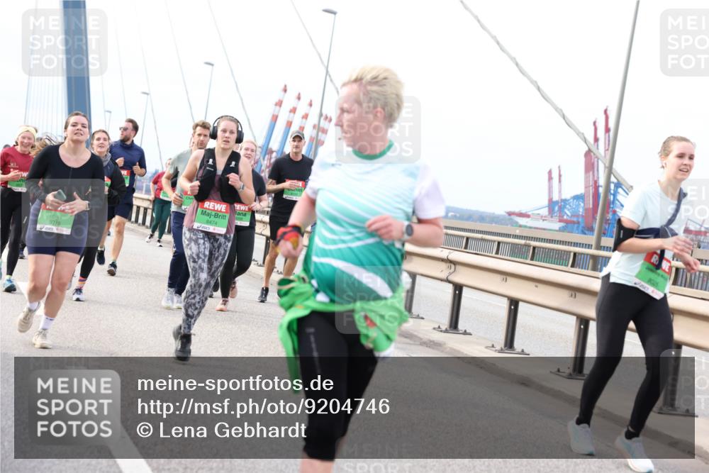 03.10.2025 - Köhlbrandbrückenlauf Lena Gebhardt http://msf.ph/oto/9204746 03.10.2025 15:58:20 Position 2 8631, 9716, 8474, 8025 meine-sportfotos.de