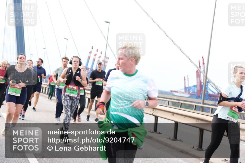 03.10.2025 - Köhlbrandbrückenlauf Lena Gebhardt http://msf.ph/oto/9204747 03.10.2025 15:58:21 Position 2 9716, 8474, 8025 meine-sportfotos.de
