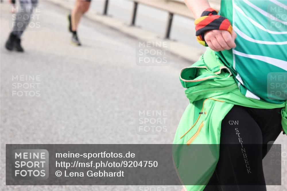 03.10.2025 - Köhlbrandbrückenlauf Lena Gebhardt http://msf.ph/oto/9204750 03.10.2025 15:58:21 Position 2  meine-sportfotos.de