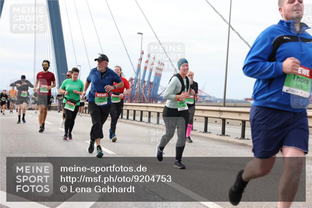 03.10.2025 - Köhlbrandbrückenlauf Lena Gebhardt http://msf.ph/oto/9204753 03.10.2025 15:58:30 Position 2 9344, 8699 meine-sportfotos.de