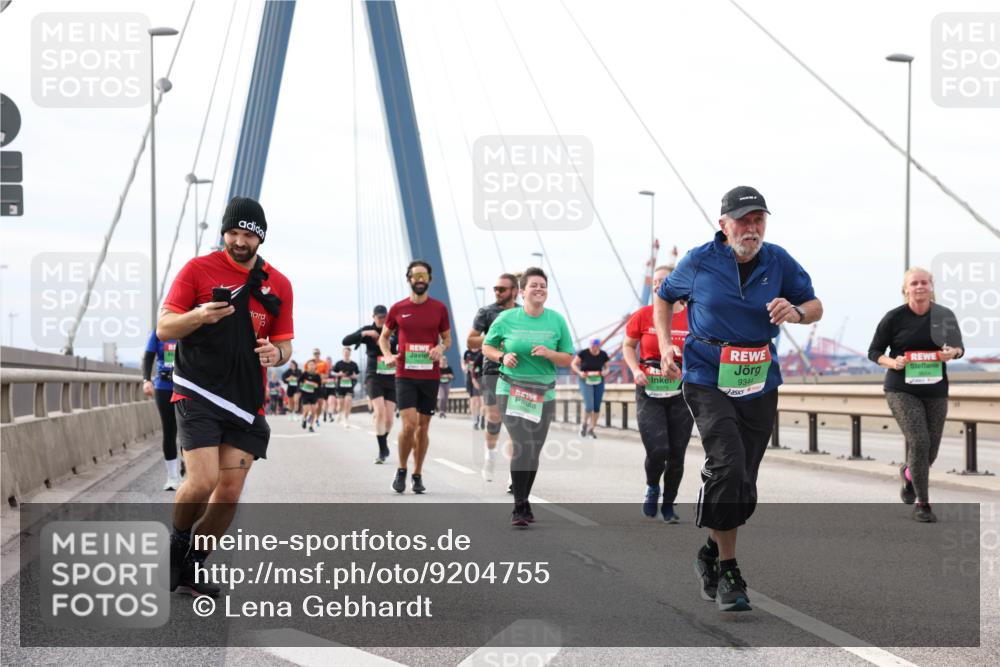 03.10.2025 - Köhlbrandbrückenlauf Lena Gebhardt http://msf.ph/oto/9204755 03.10.2025 15:58:31 Position 2 9344 meine-sportfotos.de