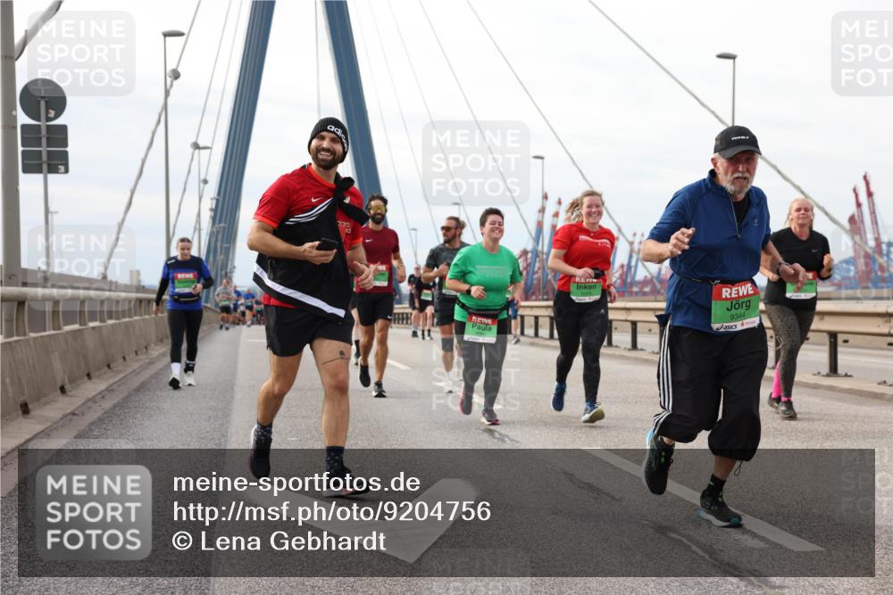 03.10.2025 - Köhlbrandbrückenlauf Lena Gebhardt http://msf.ph/oto/9204756 03.10.2025 15:58:32 Position 2 9344 meine-sportfotos.de