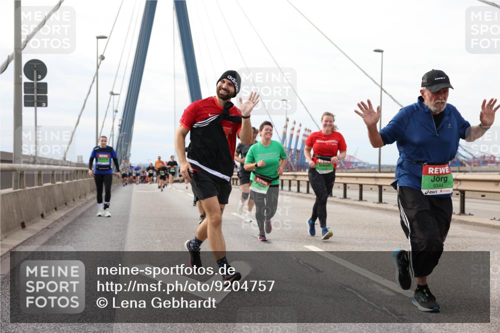 03.10.2025 - Köhlbrandbrückenlauf Lena Gebhardt http://msf.ph/oto/9204757 03.10.2025 15:58:32 Position 2 9344 meine-sportfotos.de