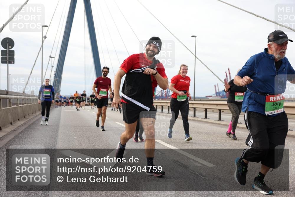 03.10.2025 - Köhlbrandbrückenlauf Lena Gebhardt http://msf.ph/oto/9204759 03.10.2025 15:58:33 Position 2 9344 meine-sportfotos.de