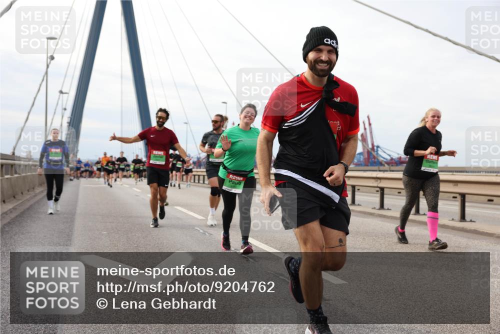 03.10.2025 - Köhlbrandbrückenlauf Lena Gebhardt http://msf.ph/oto/9204762 03.10.2025 15:58:33 Position 2  meine-sportfotos.de