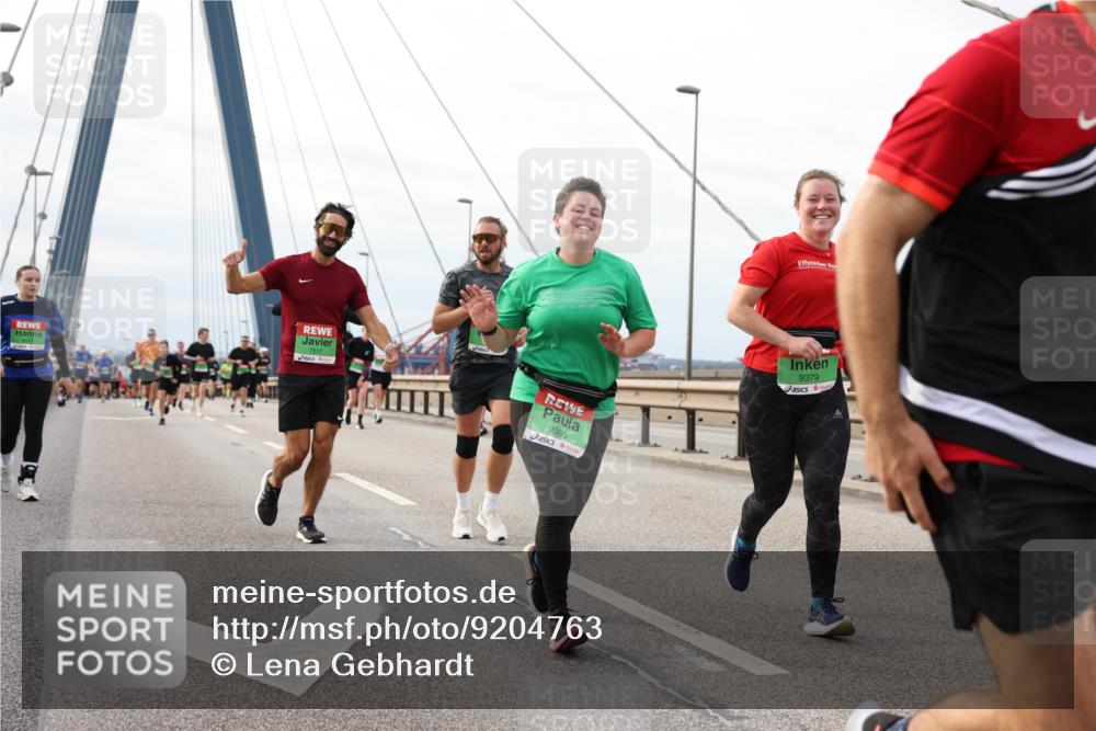 03.10.2025 - Köhlbrandbrückenlauf Lena Gebhardt http://msf.ph/oto/9204763 03.10.2025 15:58:34 Position 2 7637, 9380, 9379 meine-sportfotos.de
