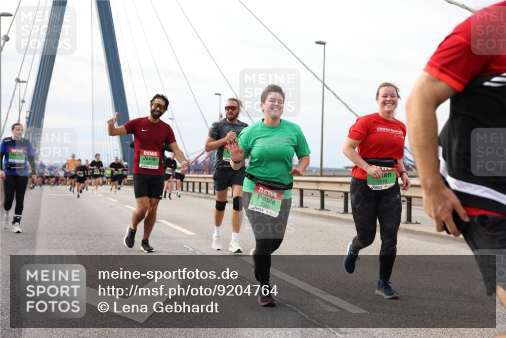 03.10.2025 - Köhlbrandbrückenlauf Lena Gebhardt http://msf.ph/oto/9204764 03.10.2025 15:58:34 Position 2 9380, 6, 7, 9379 meine-sportfotos.de