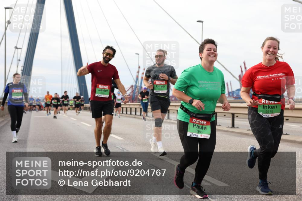 03.10.2025 - Köhlbrandbrückenlauf Lena Gebhardt http://msf.ph/oto/9204767 03.10.2025 15:58:34 Position 2 7637, 7631, 9380, 6, 7, 20, 9379 meine-sportfotos.de