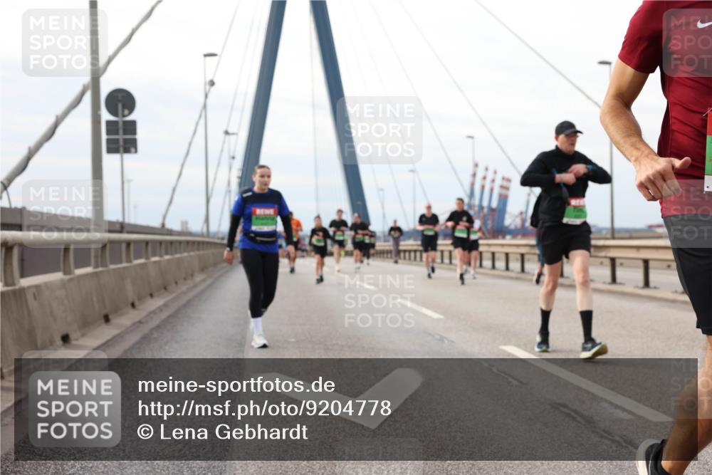 03.10.2025 - Köhlbrandbrückenlauf Lena Gebhardt http://msf.ph/oto/9204778 03.10.2025 15:58:36 Position 2  meine-sportfotos.de