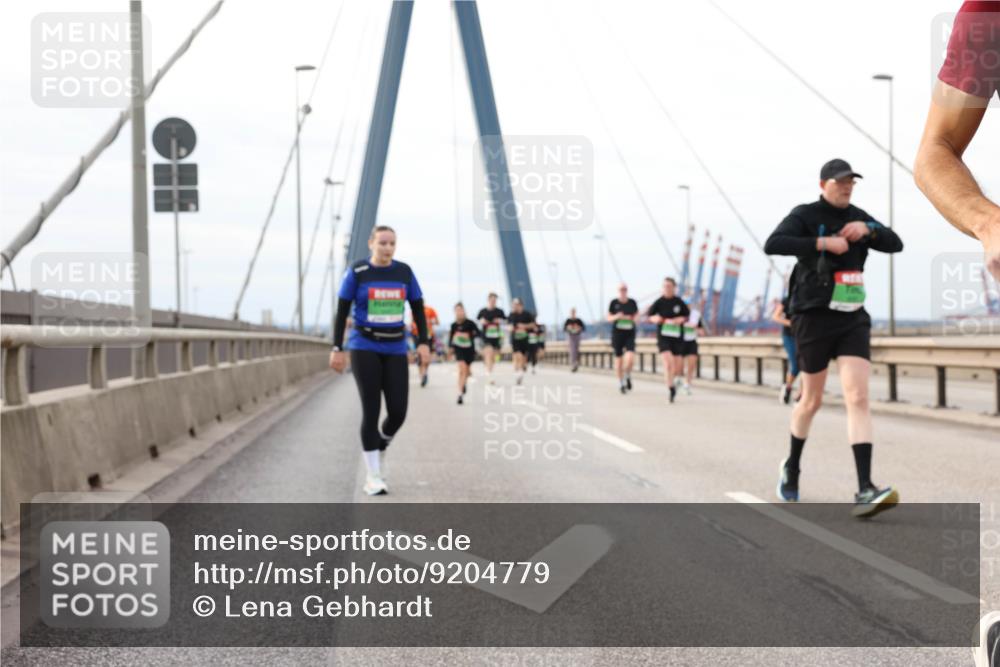 03.10.2025 - Köhlbrandbrückenlauf Lena Gebhardt http://msf.ph/oto/9204779 03.10.2025 15:58:36 Position 2  meine-sportfotos.de