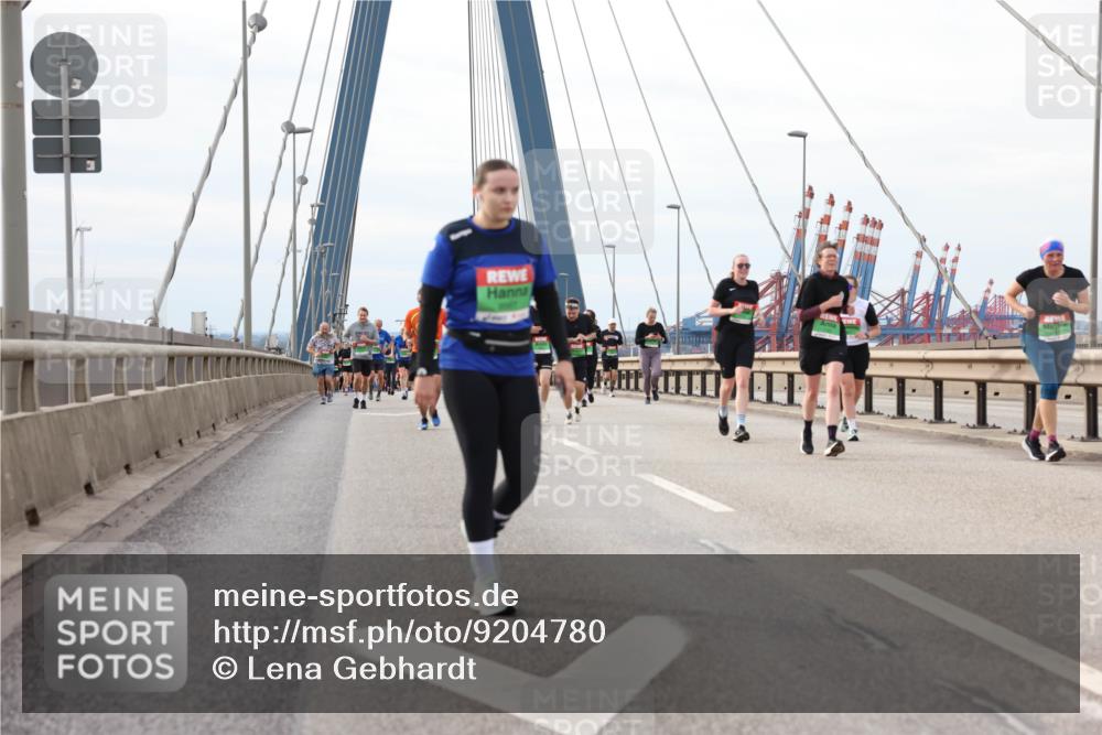 03.10.2025 - Köhlbrandbrückenlauf Lena Gebhardt http://msf.ph/oto/9204780 03.10.2025 15:58:37 Position 2  meine-sportfotos.de