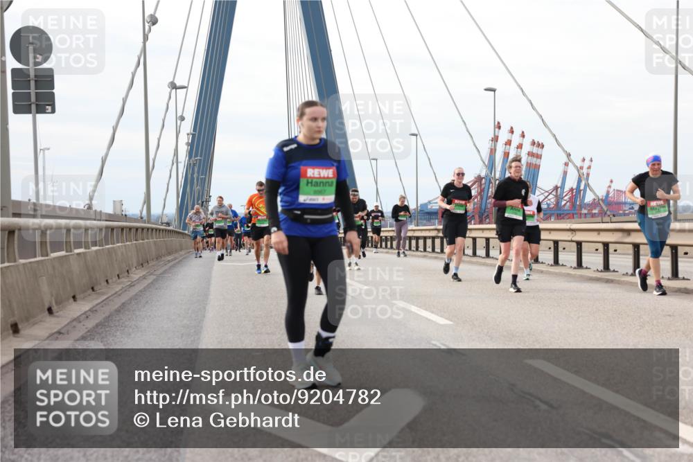 03.10.2025 - Köhlbrandbrückenlauf Lena Gebhardt http://msf.ph/oto/9204782 03.10.2025 15:58:37 Position 2  meine-sportfotos.de
