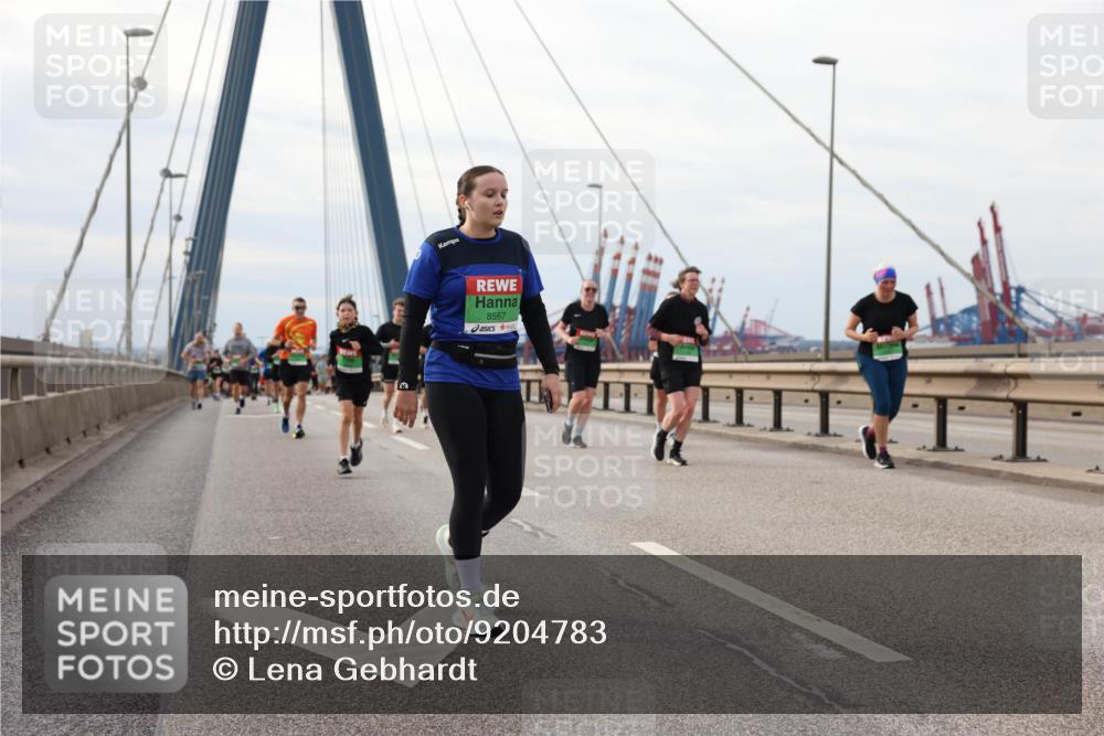 03.10.2025 - Köhlbrandbrückenlauf Lena Gebhardt http://msf.ph/oto/9204783 03.10.2025 15:58:38 Position 2 8567 meine-sportfotos.de
