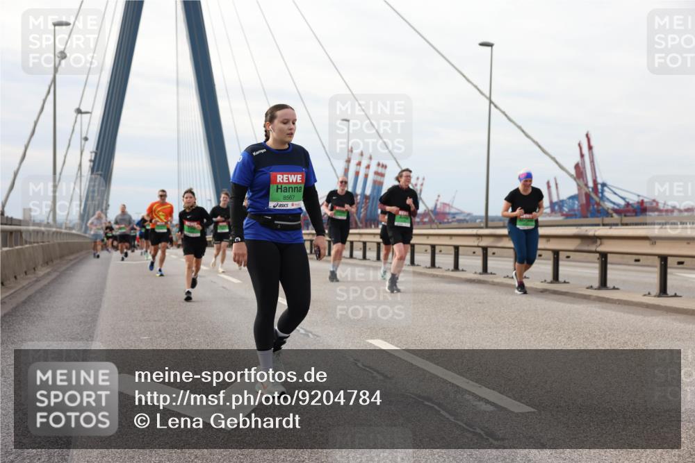 03.10.2025 - Köhlbrandbrückenlauf Lena Gebhardt http://msf.ph/oto/9204784 03.10.2025 15:58:38 Position 2 8567 meine-sportfotos.de