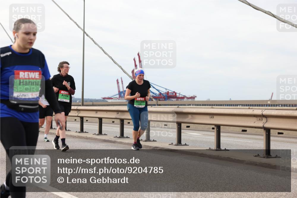 03.10.2025 - Köhlbrandbrückenlauf Lena Gebhardt http://msf.ph/oto/9204785 03.10.2025 15:58:39 Position 2 8567, 7783 meine-sportfotos.de