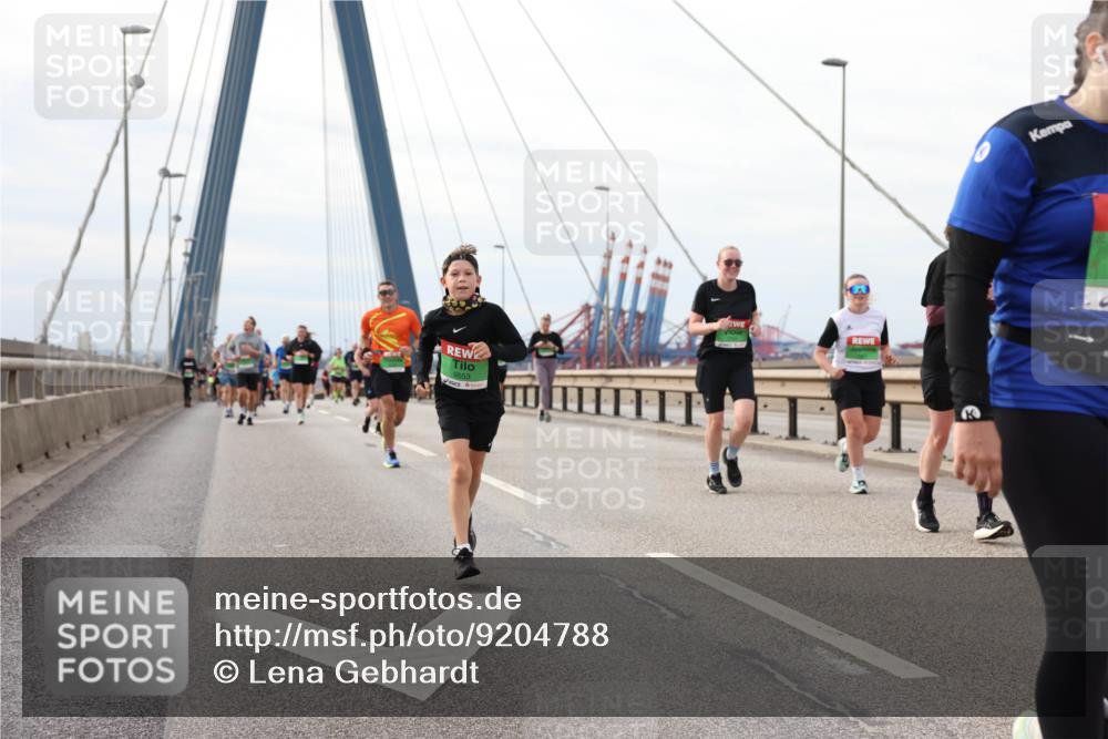 03.10.2025 - Köhlbrandbrückenlauf Lena Gebhardt http://msf.ph/oto/9204788 03.10.2025 15:58:40 Position 2 9553 meine-sportfotos.de