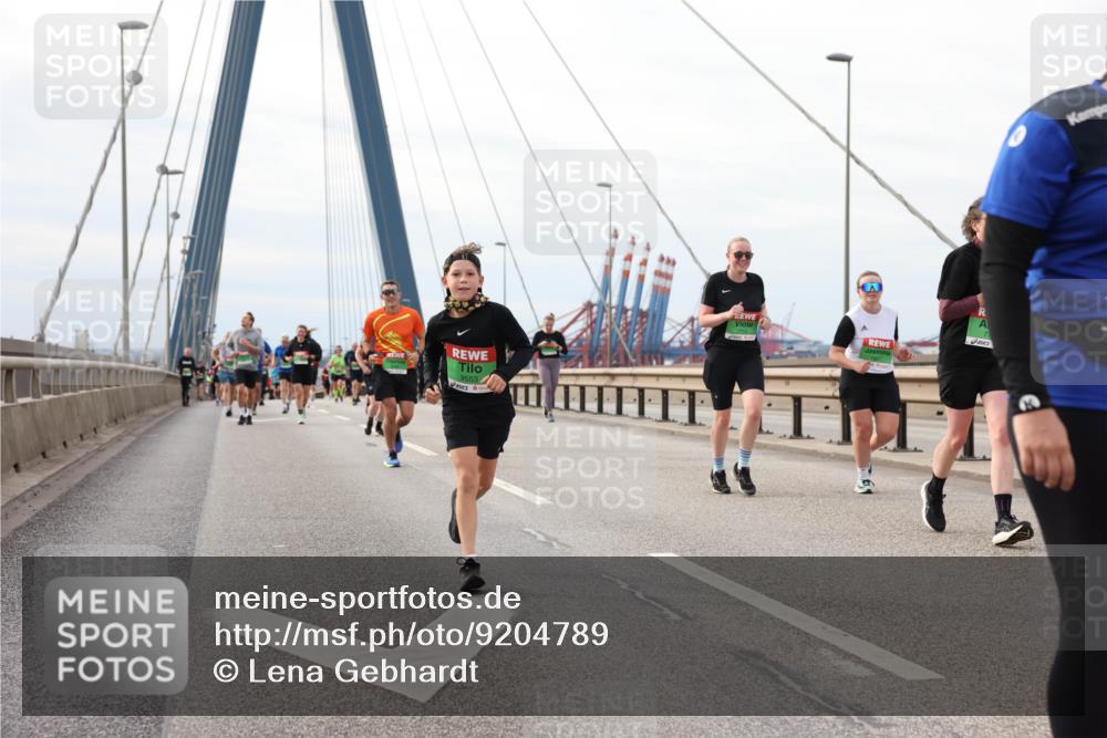 03.10.2025 - Köhlbrandbrückenlauf Lena Gebhardt http://msf.ph/oto/9204789 03.10.2025 15:58:40 Position 2 9553 meine-sportfotos.de