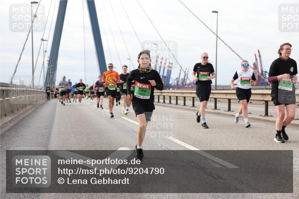 03.10.2025 - Köhlbrandbrückenlauf Lena Gebhardt http://msf.ph/oto/9204790 03.10.2025 15:58:41 Position 2 9553, 7783 meine-sportfotos.de