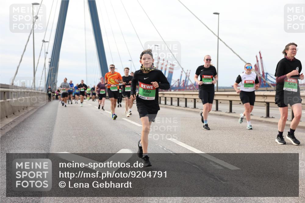 03.10.2025 - Köhlbrandbrückenlauf Lena Gebhardt http://msf.ph/oto/9204791 03.10.2025 15:58:41 Position 2 9553, 7783 meine-sportfotos.de