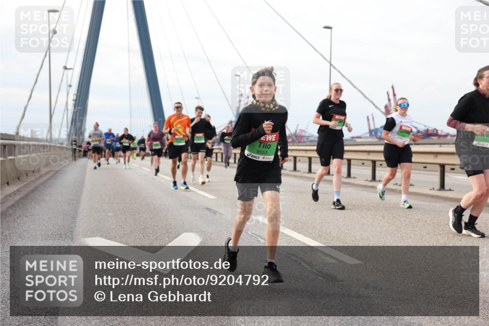 03.10.2025 - Köhlbrandbrückenlauf Lena Gebhardt http://msf.ph/oto/9204792 03.10.2025 15:58:41 Position 2 9553, 7783 meine-sportfotos.de