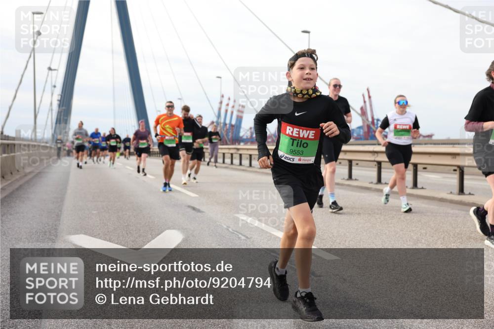 03.10.2025 - Köhlbrandbrückenlauf Lena Gebhardt http://msf.ph/oto/9204794 03.10.2025 15:58:41 Position 2 9553 meine-sportfotos.de