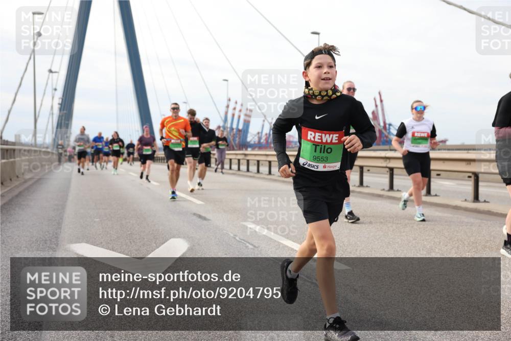 03.10.2025 - Köhlbrandbrückenlauf Lena Gebhardt http://msf.ph/oto/9204795 03.10.2025 15:58:41 Position 2 9553 meine-sportfotos.de