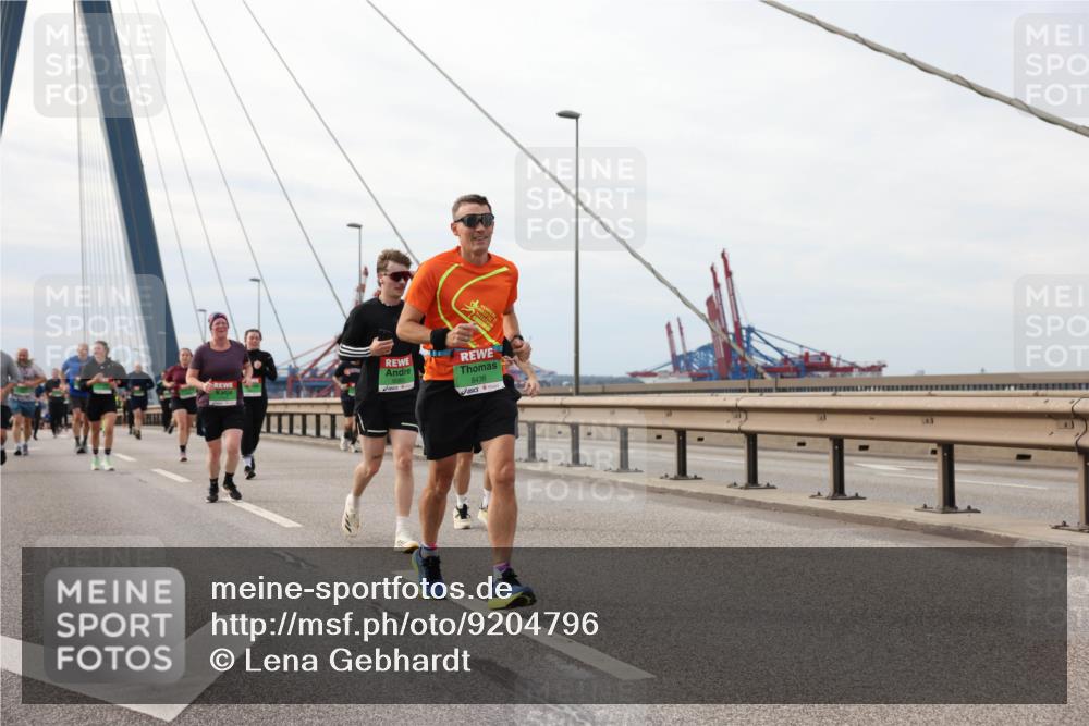 03.10.2025 - Köhlbrandbrückenlauf Lena Gebhardt http://msf.ph/oto/9204796 03.10.2025 15:58:43 Position 2 8438 meine-sportfotos.de