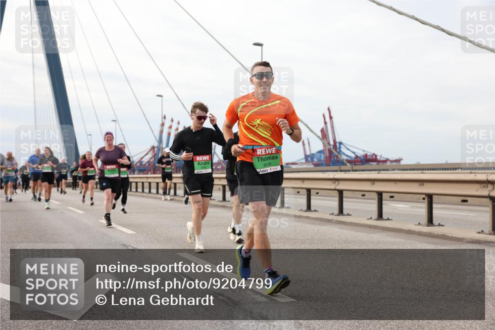 03.10.2025 - Köhlbrandbrückenlauf Lena Gebhardt http://msf.ph/oto/9204799 03.10.2025 15:58:44 Position 2 8438 meine-sportfotos.de