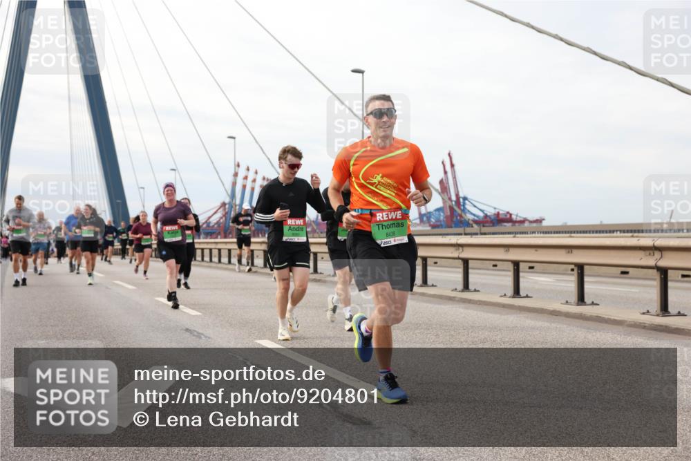 03.10.2025 - Köhlbrandbrückenlauf Lena Gebhardt http://msf.ph/oto/9204801 03.10.2025 15:58:44 Position 2 8438 meine-sportfotos.de