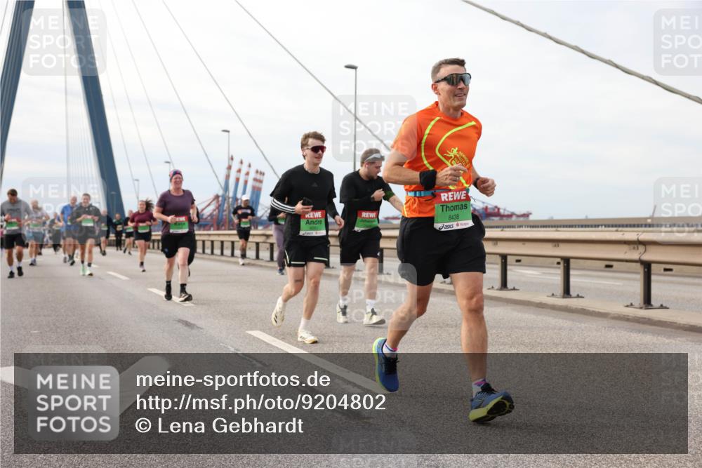 03.10.2025 - Köhlbrandbrückenlauf Lena Gebhardt http://msf.ph/oto/9204802 03.10.2025 15:58:44 Position 2 8438 meine-sportfotos.de