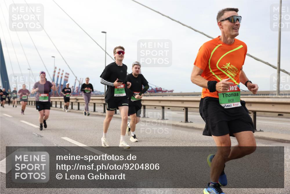 03.10.2025 - Köhlbrandbrückenlauf Lena Gebhardt http://msf.ph/oto/9204806 03.10.2025 15:58:45 Position 2 28, 202, 8438 meine-sportfotos.de