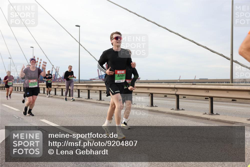 03.10.2025 - Köhlbrandbrückenlauf Lena Gebhardt http://msf.ph/oto/9204807 03.10.2025 15:58:45 Position 2 9283, 1998 meine-sportfotos.de