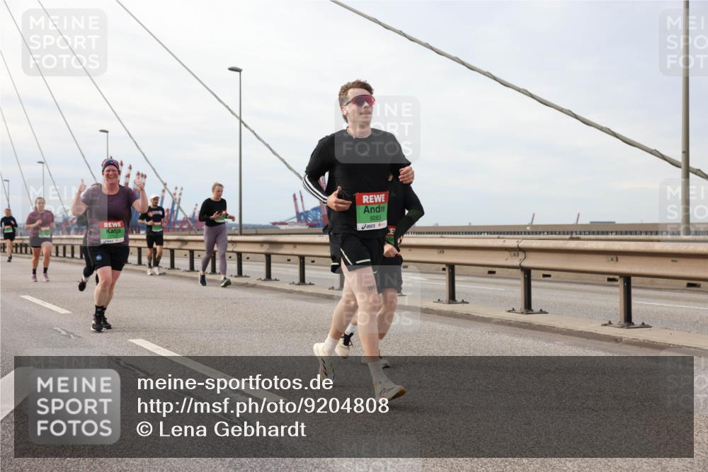 03.10.2025 - Köhlbrandbrückenlauf Lena Gebhardt http://msf.ph/oto/9204808 03.10.2025 15:58:45 Position 2 9283, 199 meine-sportfotos.de