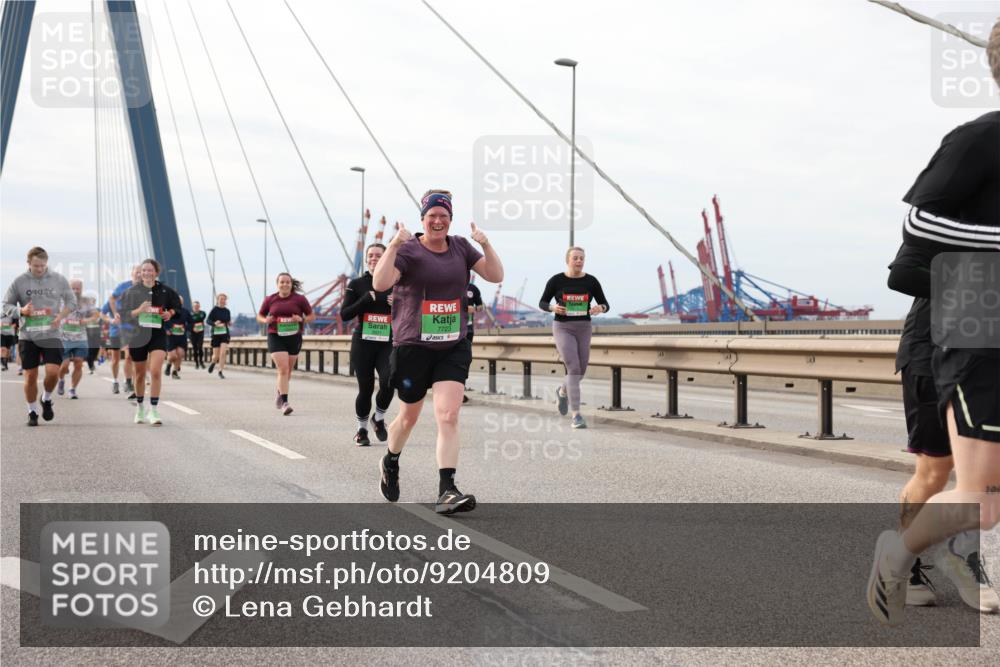 03.10.2025 - Köhlbrandbrückenlauf Lena Gebhardt http://msf.ph/oto/9204809 03.10.2025 15:58:46 Position 2 7723, 19 meine-sportfotos.de