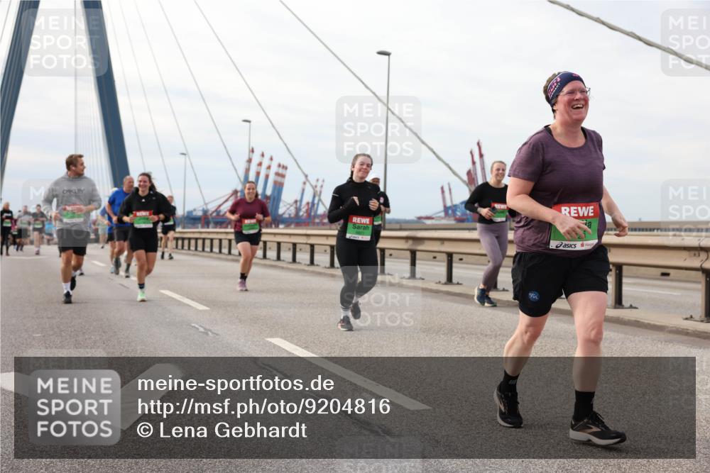 03.10.2025 - Köhlbrandbrückenlauf Lena Gebhardt http://msf.ph/oto/9204816 03.10.2025 15:58:47 Position 2  meine-sportfotos.de