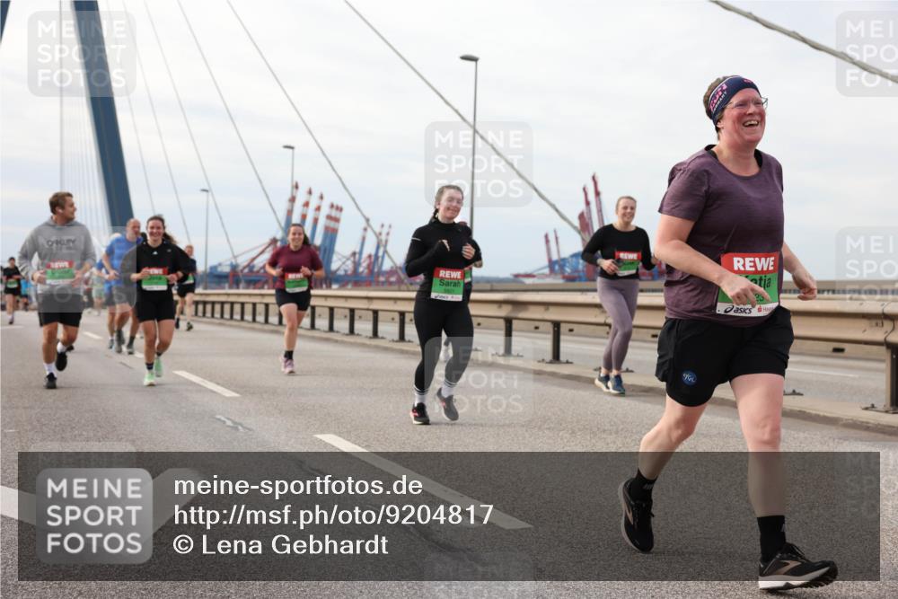 03.10.2025 - Köhlbrandbrückenlauf Lena Gebhardt http://msf.ph/oto/9204817 03.10.2025 15:58:47 Position 2 25 meine-sportfotos.de