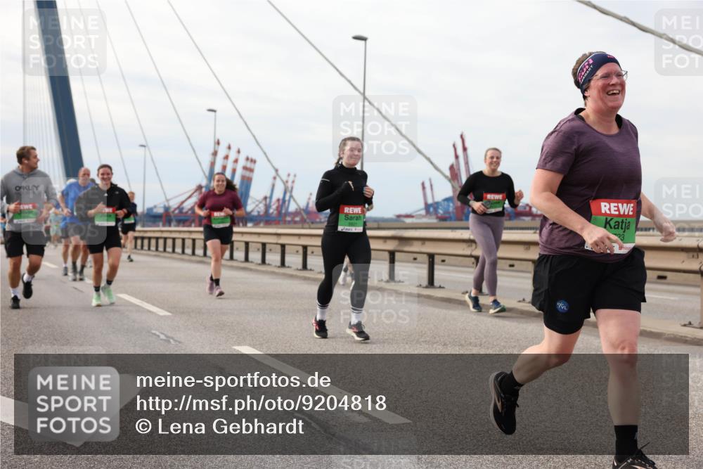 03.10.2025 - Köhlbrandbrückenlauf Lena Gebhardt http://msf.ph/oto/9204818 03.10.2025 15:58:47 Position 2 10 meine-sportfotos.de