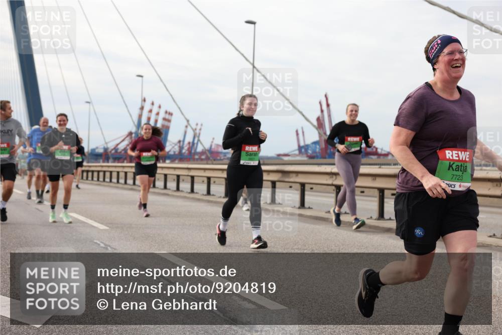 03.10.2025 - Köhlbrandbrückenlauf Lena Gebhardt http://msf.ph/oto/9204819 03.10.2025 15:58:47 Position 2 7723 meine-sportfotos.de