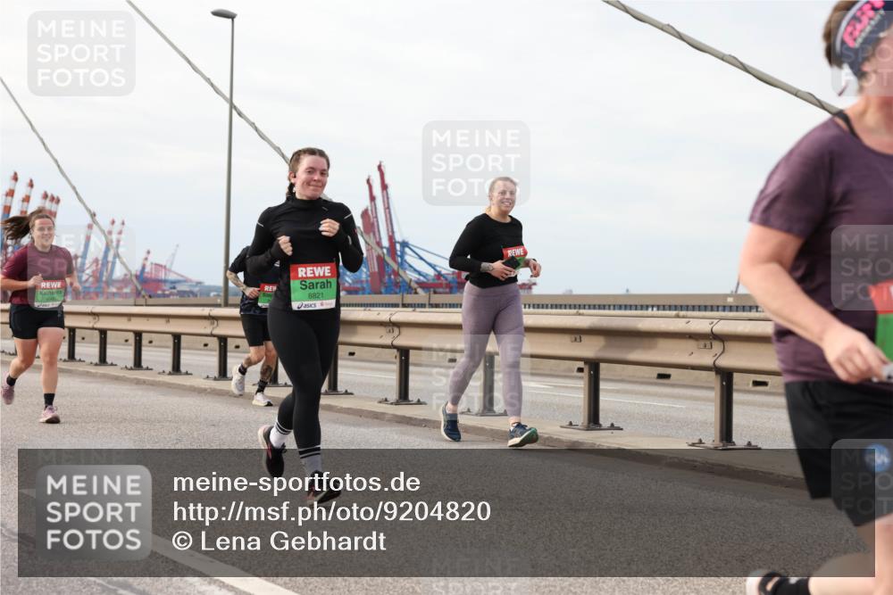 03.10.2025 - Köhlbrandbrückenlauf Lena Gebhardt http://msf.ph/oto/9204820 03.10.2025 15:58:47 Position 2 8821 meine-sportfotos.de