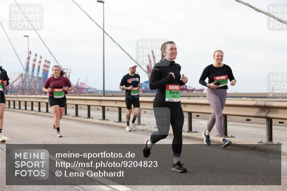 03.10.2025 - Köhlbrandbrückenlauf Lena Gebhardt http://msf.ph/oto/9204823 03.10.2025 15:58:48 Position 2 8821 meine-sportfotos.de