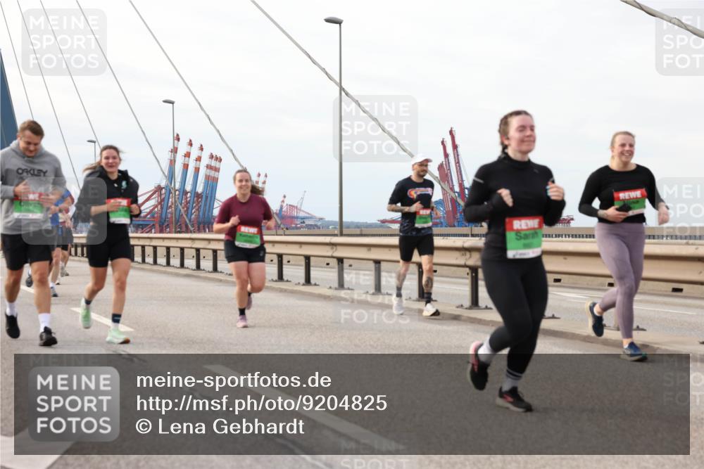 03.10.2025 - Köhlbrandbrückenlauf Lena Gebhardt http://msf.ph/oto/9204825 03.10.2025 15:58:48 Position 2  meine-sportfotos.de