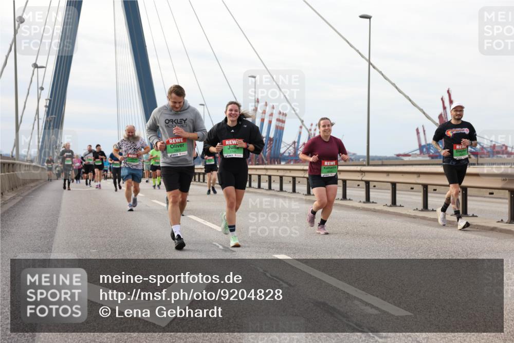 03.10.2025 - Köhlbrandbrückenlauf Lena Gebhardt http://msf.ph/oto/9204828 03.10.2025 15:58:48 Position 2 7909, 7741 meine-sportfotos.de