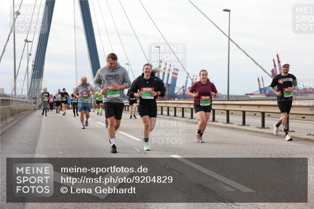 03.10.2025 - Köhlbrandbrückenlauf Lena Gebhardt http://msf.ph/oto/9204829 03.10.2025 15:58:48 Position 2 7741 meine-sportfotos.de