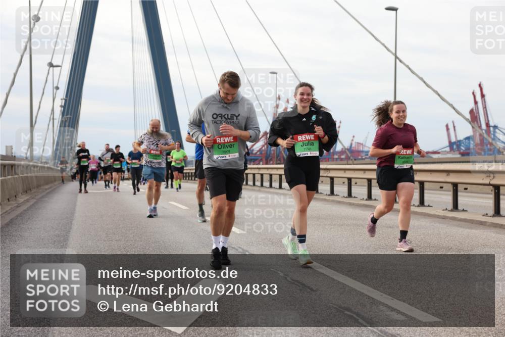03.10.2025 - Köhlbrandbrückenlauf Lena Gebhardt http://msf.ph/oto/9204833 03.10.2025 15:58:49 Position 2 7909, 7741, 9049 meine-sportfotos.de